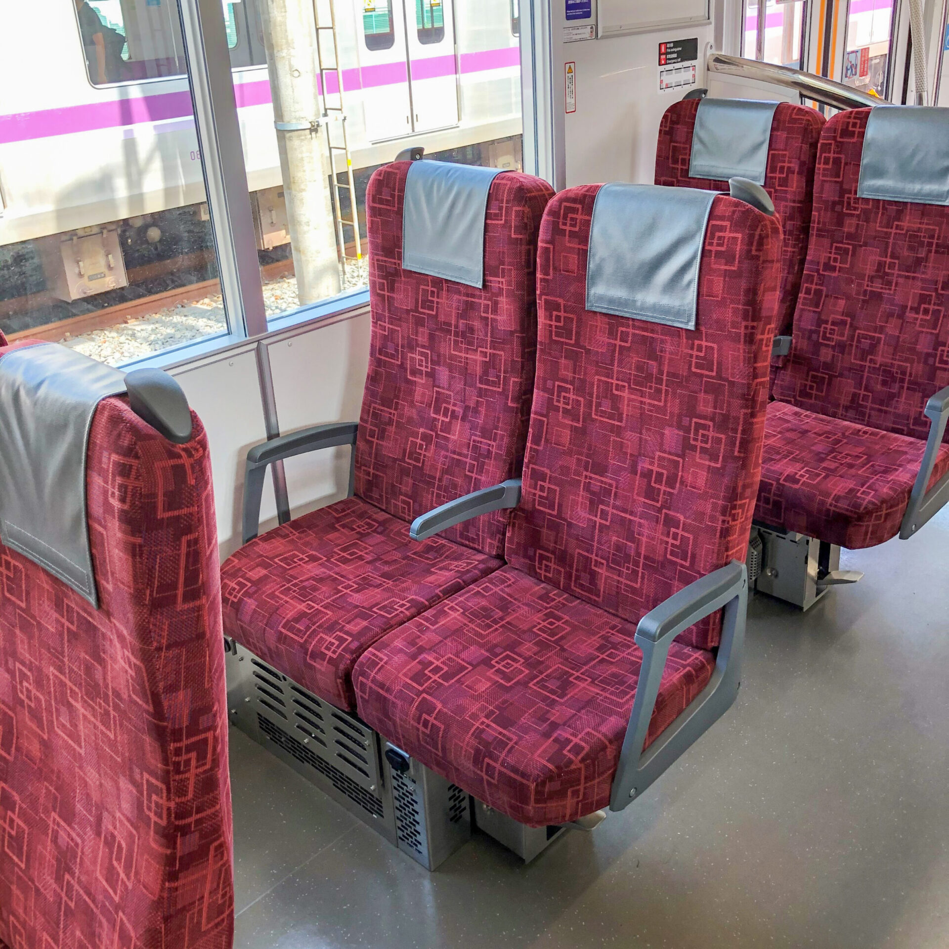 THライナー車内