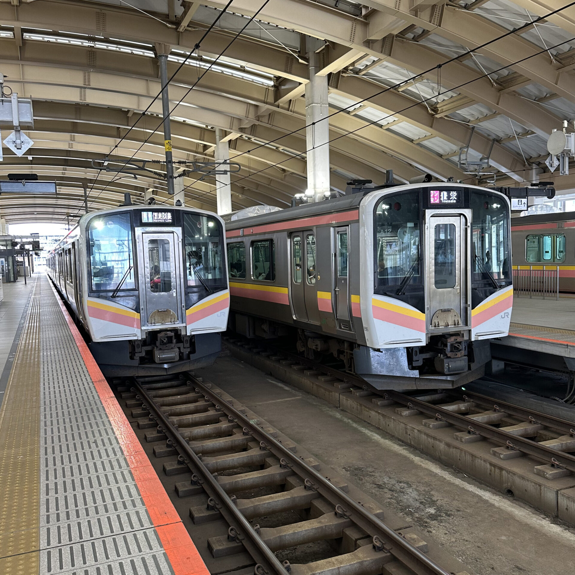 E129系電車新潟駅にて